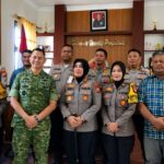 Foto: Kapolres Ternate AKBP Anita Ratna Yulianto bersama Dandim 1501/Ternate Letkol Inf. Jani Setiadi serta jajaran Polres Ternate dan Kodim 1501/Ternate usai silaturahmi memperkuat sinergitas dan soliditas TNI–Polri di Kota Ternate.