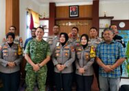 Foto: Kapolres Ternate AKBP Anita Ratna Yulianto bersama Dandim 1501/Ternate Letkol Inf. Jani Setiadi serta jajaran Polres Ternate dan Kodim 1501/Ternate usai silaturahmi memperkuat sinergitas dan soliditas TNI–Polri di Kota Ternate.