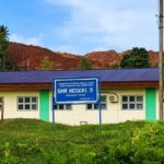 Sekolah SMA Negeri 3 Pulau Gebe. Terlihat dibelakang sekolah bekas Operasi PT Smart Marsindo.